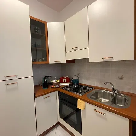 לינה וארוחת בוקר Rosa באוונו